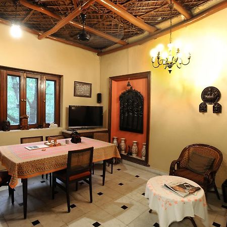 Master Bed And Breakfast New Delhi Bagian luar foto