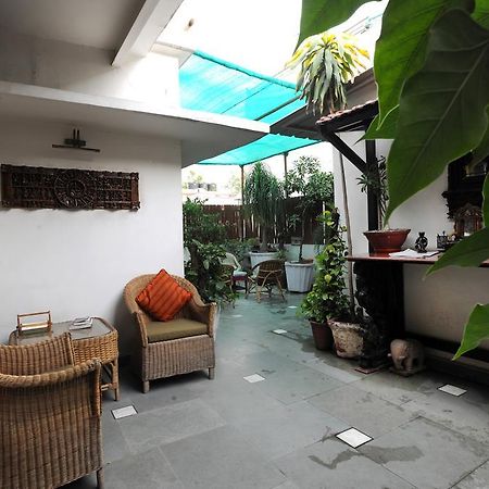 Master Bed And Breakfast New Delhi Bagian luar foto