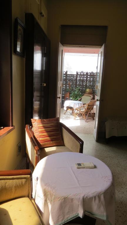 Master Bed And Breakfast New Delhi Ruang foto