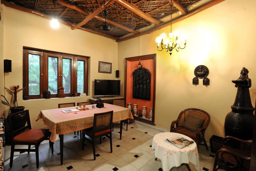 Master Bed And Breakfast New Delhi Bagian luar foto