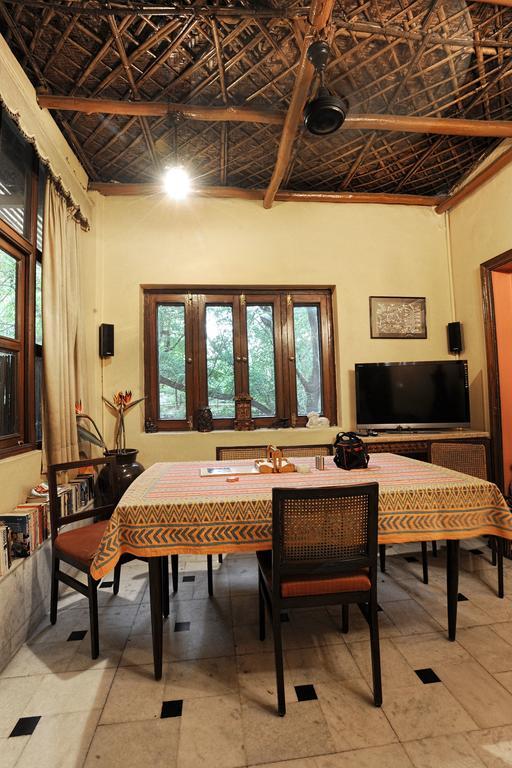 Master Bed And Breakfast New Delhi Bagian luar foto